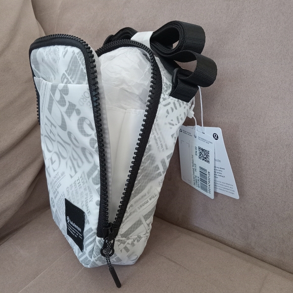 lululemon Easy Access Crossbody 'Manifesto' Print Black and White Purse - Picture 4 of 9